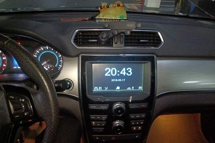Used Haval H2 2014 1.5T Manual Two-Wheel Drive Elite Edition Audio And AC Panel