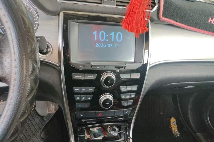 Used Haval H2 2014 1.5T Manual Two-Wheel Drive Elite Edition Audio And AC Panel