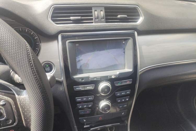 Used Haval H2 2014 1.5T Manual Two-Wheel Drive Elite Edition Audio And AC Panel