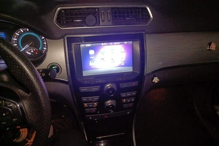 Used Haval H2 2014 1.5T Manual Two-Wheel Drive Prestige Edition Audio And AC Panel