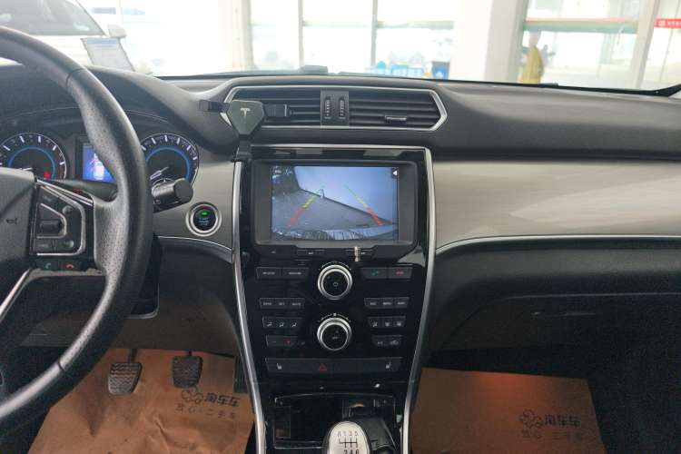 Used Haval H2 2014 1.5T Manual Two-Wheel Drive Elite Edition Audio And AC Panel