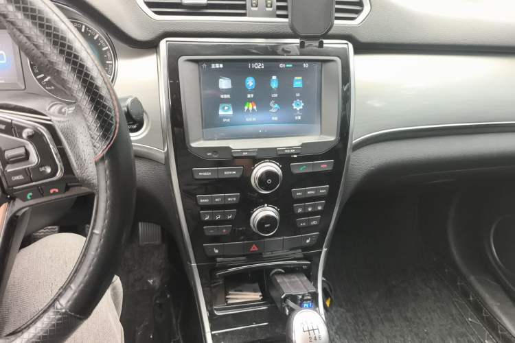 Used Haval H2 2014 1.5T Manual Two-Wheel Drive Elite Edition Audio And AC Panel