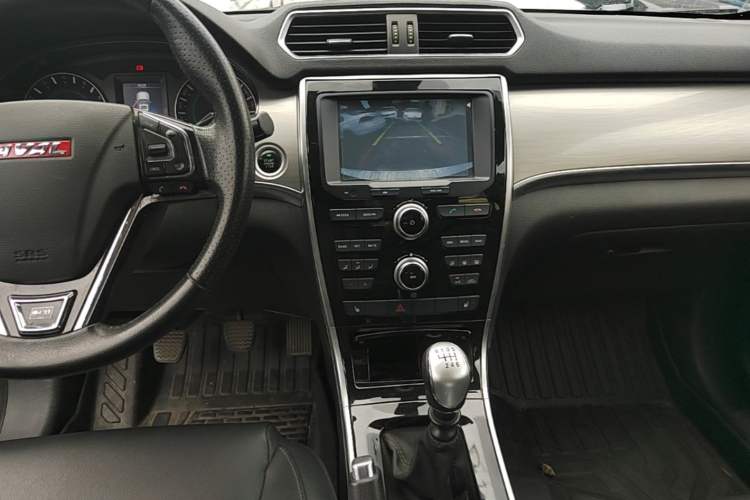 Used Haval H2 2014 1.5T Manual Two-Wheel Drive Elite Edition Audio And AC Panel
