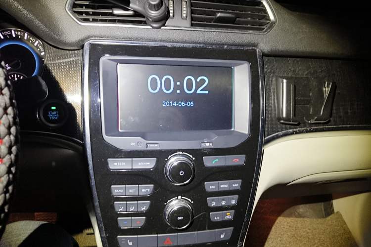 Used Haval H2 2014 1.5T Manual Two-Wheel Drive Elite Edition Audio And AC Panel