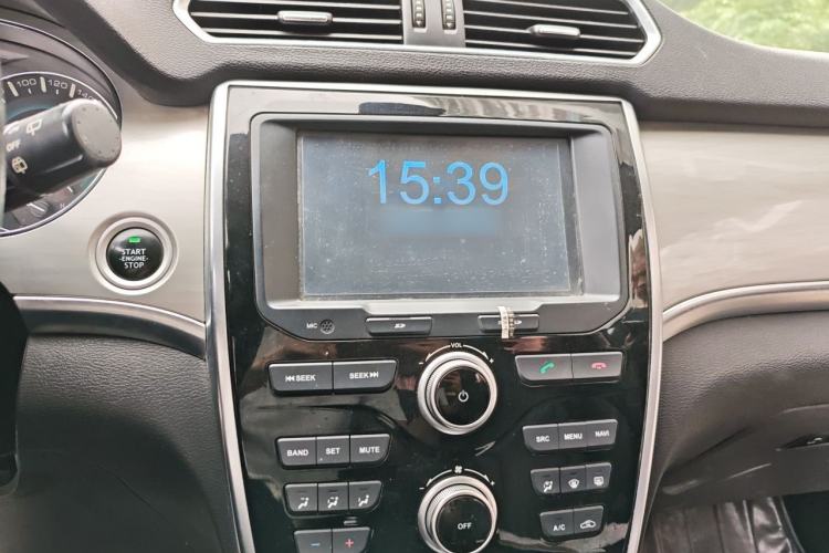 Used Haval H2 2014 1.5T Manual Two-Wheel Drive Elite Edition Audio And AC Panel