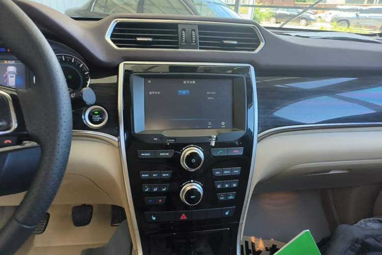 Used Haval H2 2014 1.5T Manual Two-Wheel Drive Elite Edition Audio And AC Panel