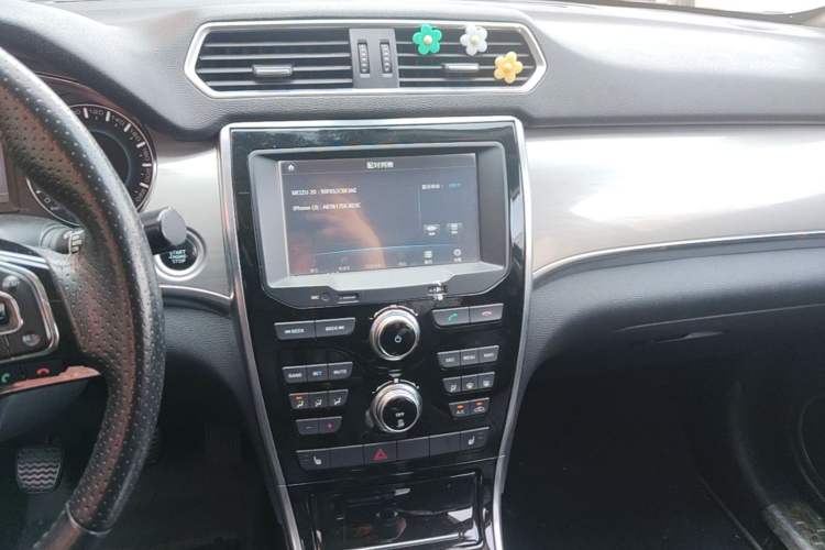 Used Haval H2 2014 1.5T Manual Two-Wheel Drive Elite Edition Audio And AC Panel
