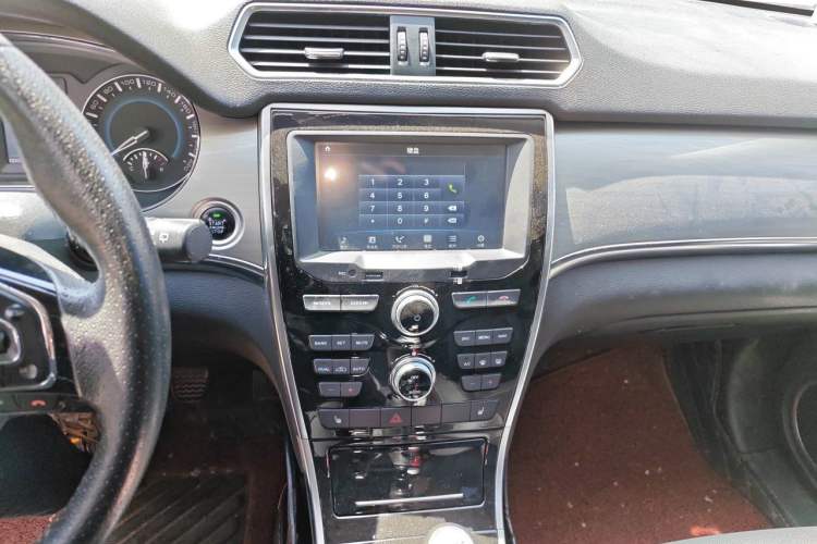 Used Haval H2 2014 1.5T Manual Two-Wheel Drive Prestige Edition Audio And AC Panel