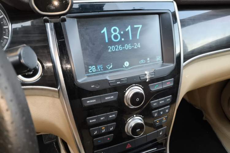 Used Haval H2 2014 1.5T Manual Two-Wheel Drive Elite Edition Audio And AC Panel