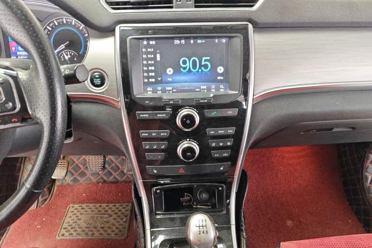 Used Haval H2 2014 1.5T Manual Two-Wheel Drive Elite Edition Audio And AC Panel