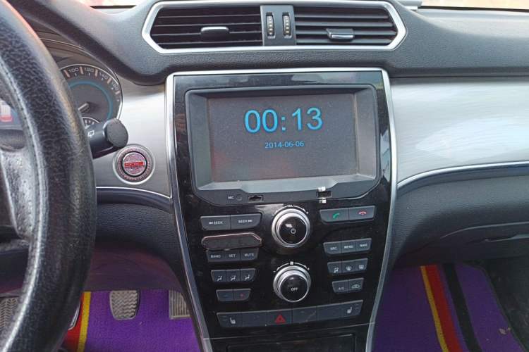 Used Haval H2 2014 1.5T Manual Two-Wheel Drive Elite Edition Audio And AC Panel
