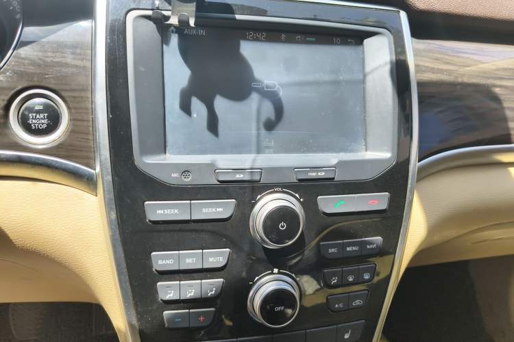 Used Haval H2 2014 1.5T Manual Two-Wheel Drive Elite Edition Audio And AC Panel