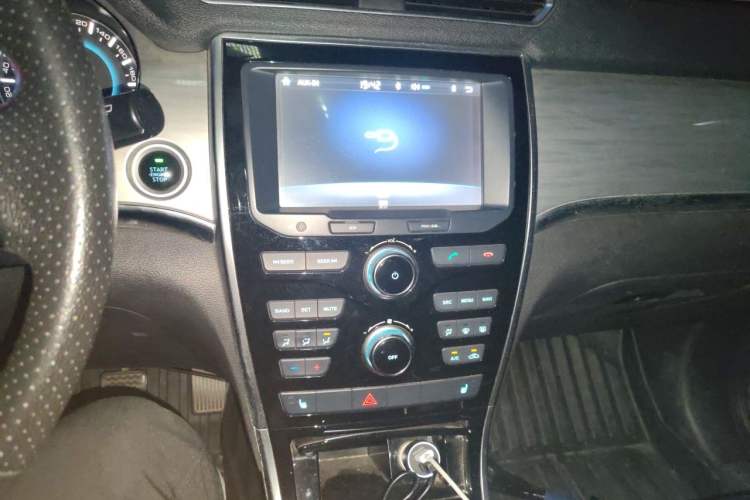Used Haval H2 2014 1.5T Manual Two-Wheel Drive Elite Edition Audio And AC Panel