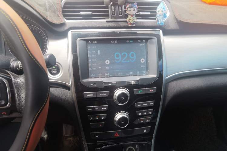 Used Haval H2 2014 1.5T Manual Two-Wheel Drive Elite Edition Audio And AC Panel