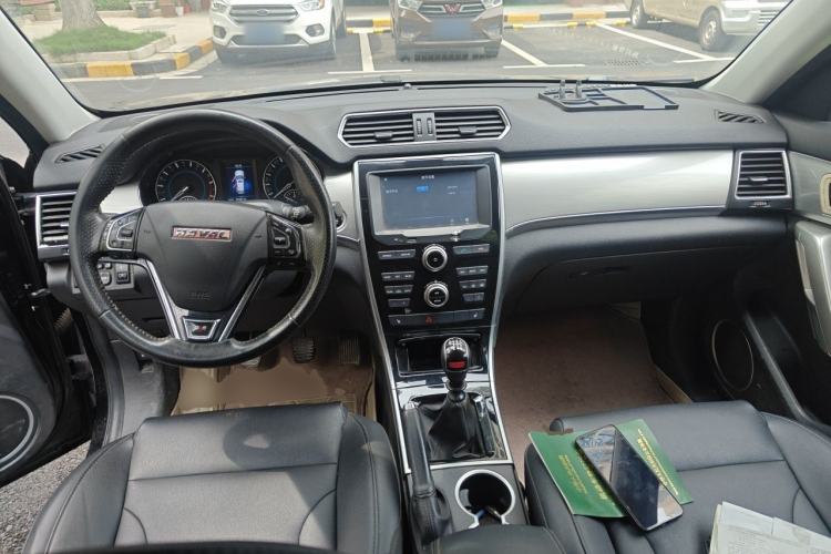 Used Haval H2 2014 1.5T Manual Two-Wheel Drive Prestige Edition Center Console