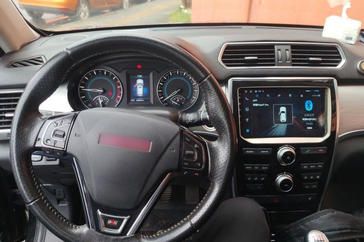 Used Haval H2 2014 1.5T Manual Two-Wheel Drive Elite Edition Center Console