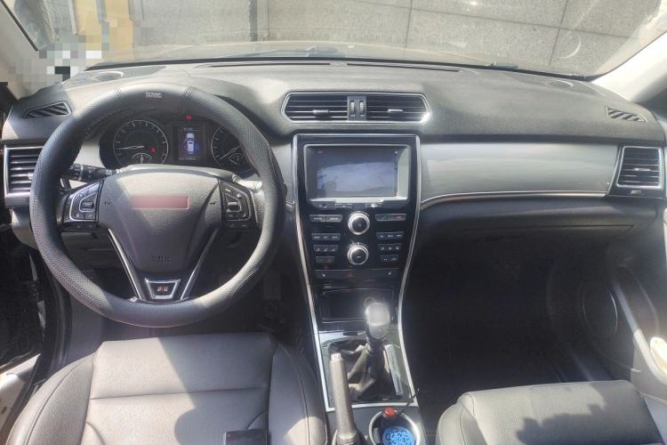 Used Haval H2 2014 1.5T Manual Two-Wheel Drive Elite Edition Center Console