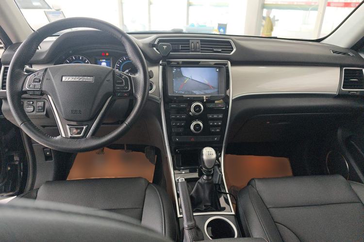 Used Haval H2 2014 1.5T Manual Two-Wheel Drive Elite Edition Center Console