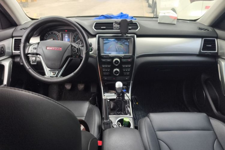 Used Haval H2 2014 1.5T Manual Two-Wheel Drive Elite Edition Center Console