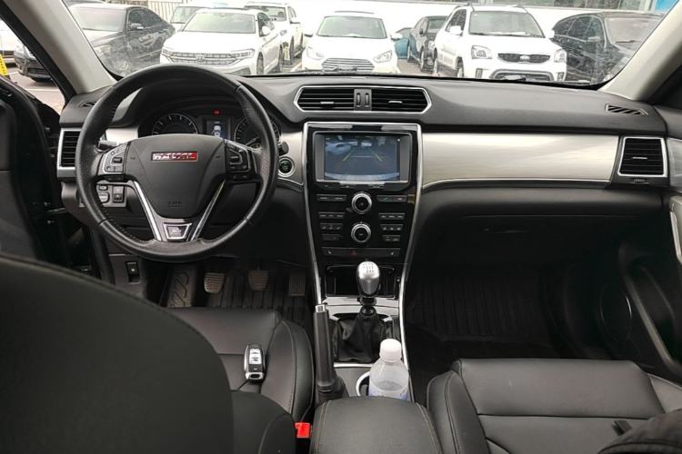 Used Haval H2 2014 1.5T Manual Two-Wheel Drive Elite Edition Center Console