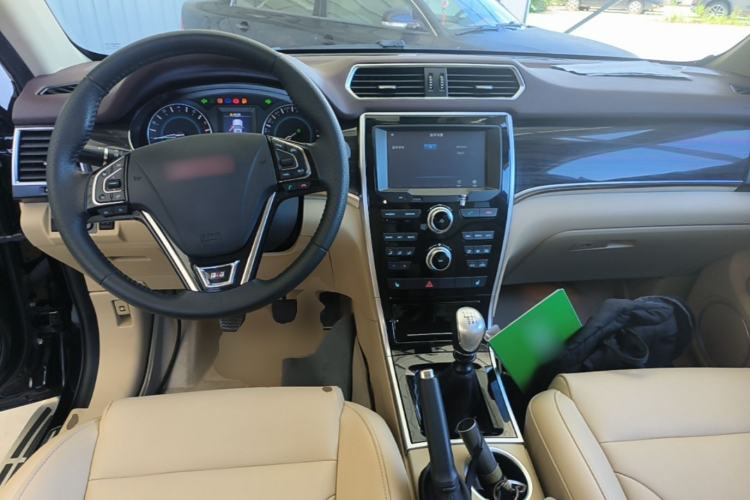 Used Haval H2 2014 1.5T Manual Two-Wheel Drive Elite Edition Center Console