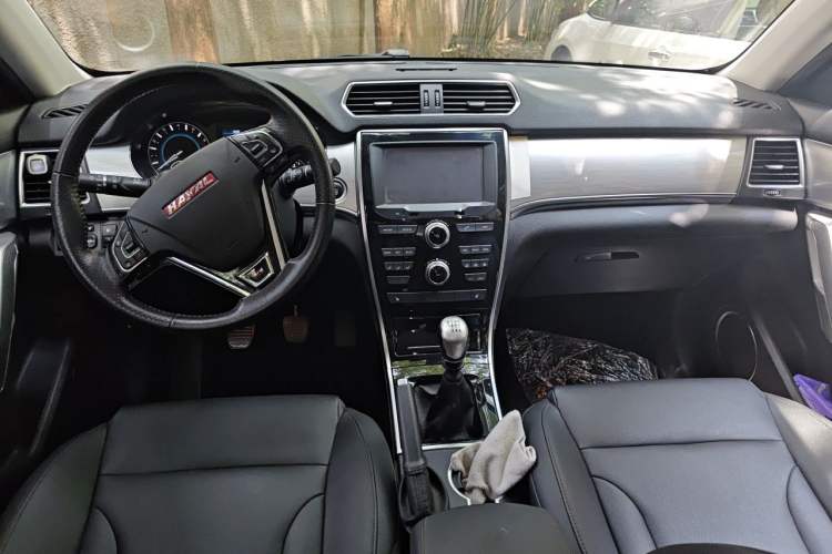 Used Haval H2 2014 1.5T Manual Two-Wheel Drive Elite Edition Center Console