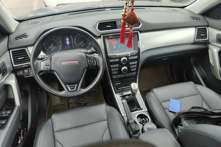 Used Haval H2 2014 1.5T Manual Two-Wheel Drive Elite Edition Center Console