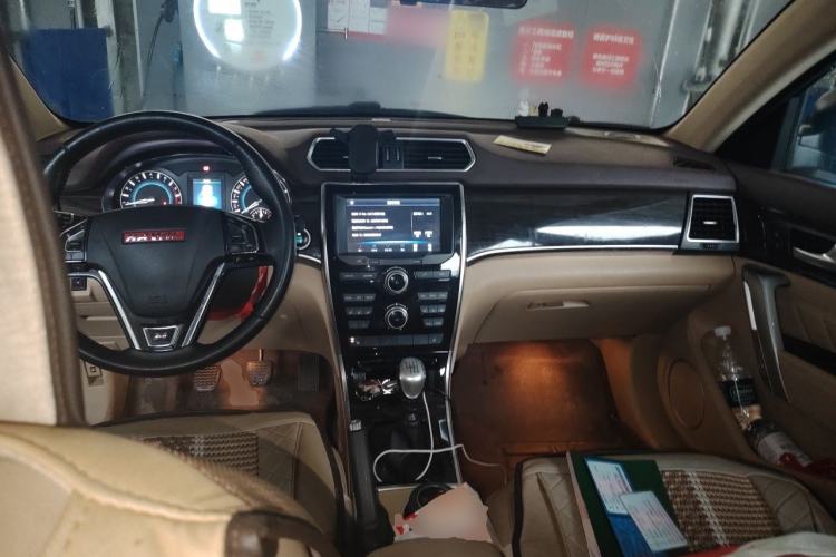 Used Haval H2 2014 1.5T Manual Two-Wheel Drive Elite Edition Center Console