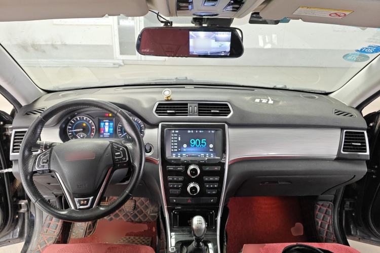 Used Haval H2 2014 1.5T Manual Two-Wheel Drive Elite Edition Center Console