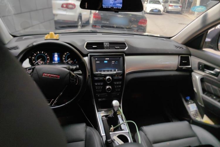Used Haval H2 2014 1.5T Manual Two-Wheel Drive Elite Edition Center Console