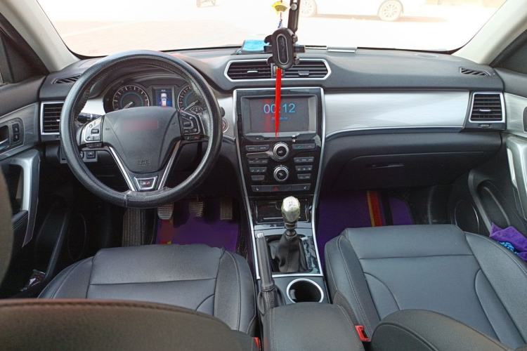 Used Haval H2 2014 1.5T Manual Two-Wheel Drive Elite Edition Center Console