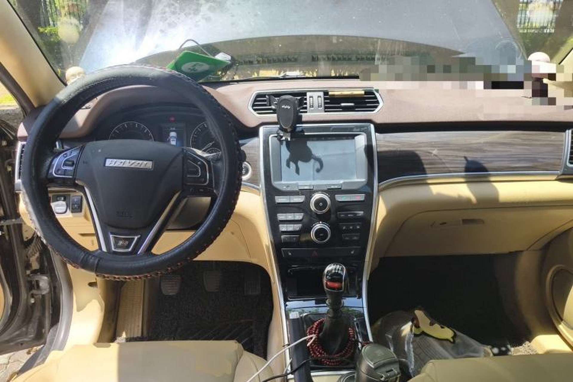 Used Haval H2 2014 1.5T Manual Two-Wheel Drive Elite Edition Center Console