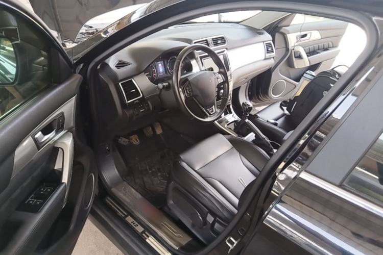 Used Haval H2 2014 1.5T Manual Two-Wheel Drive Elite Edition Driver Seat