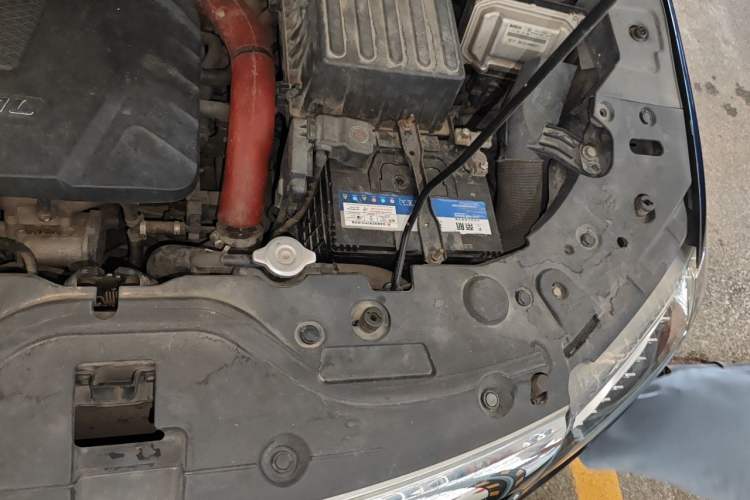 Used Haval H2 2014 1.5T Manual Two-Wheel Drive Elite Edition Engine Bay Left