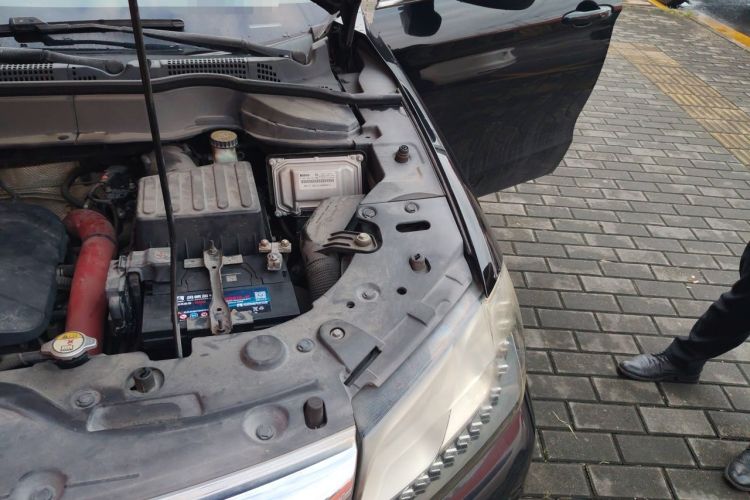 Used Haval H2 2014 1.5T Manual Two-Wheel Drive Elite Edition Engine Bay Left