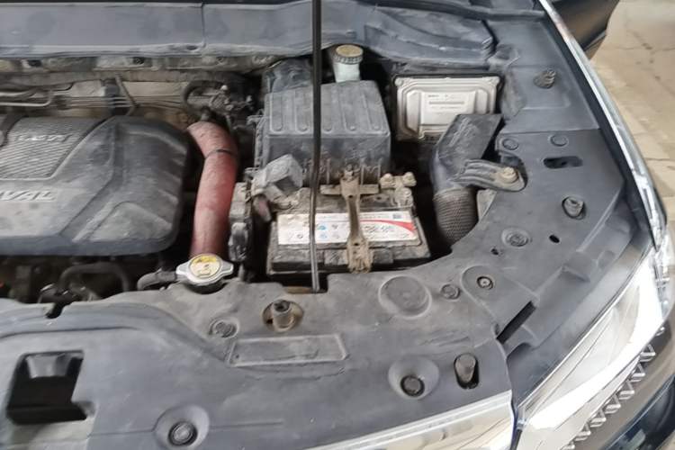 Used Haval H2 2014 1.5T Manual Two-Wheel Drive Elite Edition Engine Bay Left