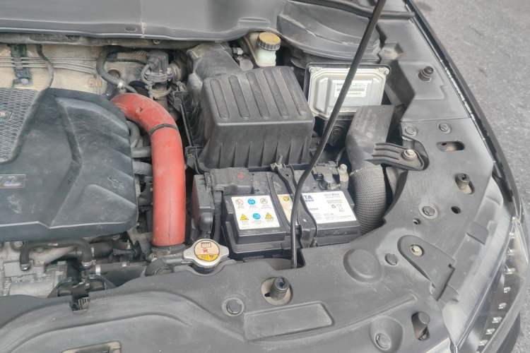 Used Haval H2 2014 1.5T Manual Two-Wheel Drive Prestige Edition Engine Bay Left