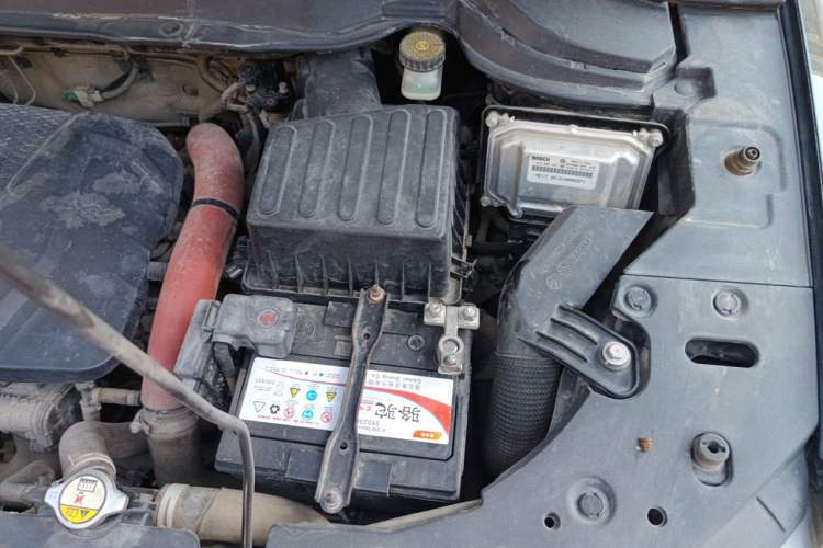 Used Haval H2 2014 1.5T Manual Two-Wheel Drive Elite Edition Engine Bay Left