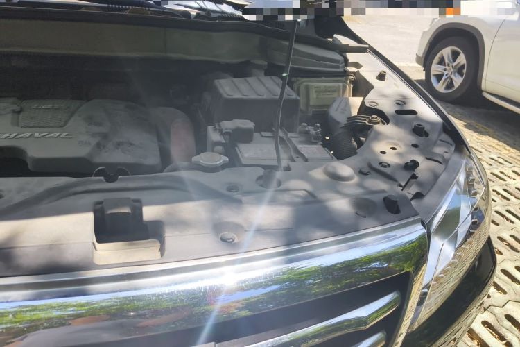 Used Haval H2 2014 1.5T Manual Two-Wheel Drive Elite Edition Engine Bay Left