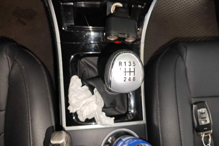 Used Haval H2 2014 1.5T Manual Two-Wheel Drive Elite Edition Gear Lever