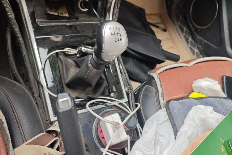 Used Haval H2 2014 1.5T Manual Two-Wheel Drive Elite Edition Gear Lever