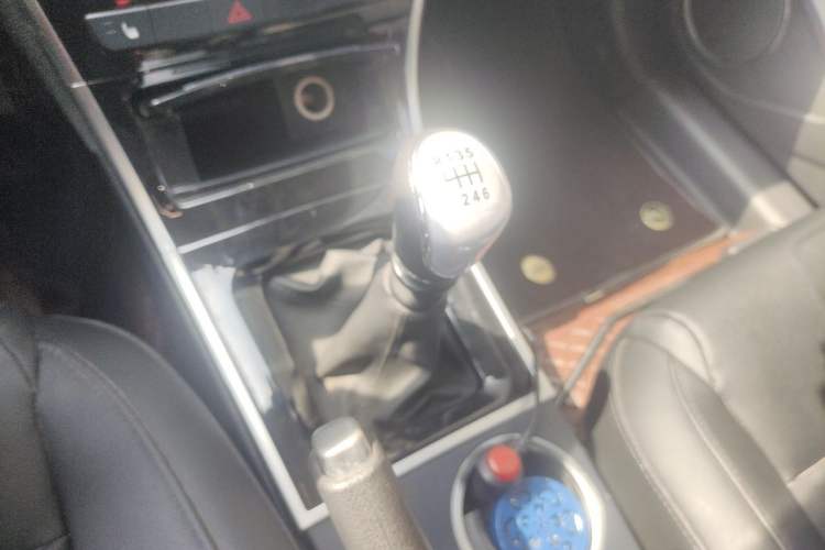 Used Haval H2 2014 1.5T Manual Two-Wheel Drive Elite Edition Gear Lever