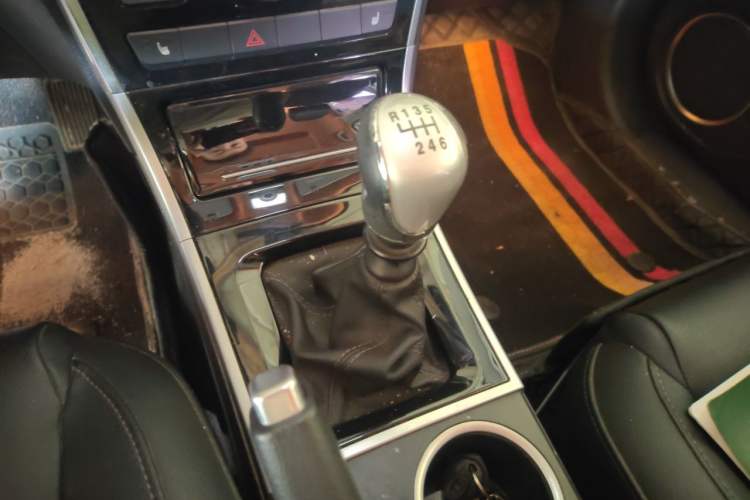Used Haval H2 2014 1.5T Manual Two-Wheel Drive Elite Edition Gear Lever