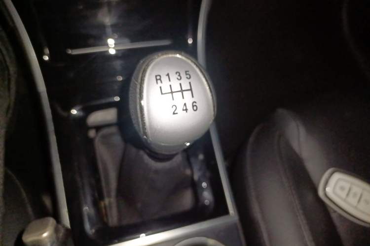 Used Haval H2 2014 1.5T Manual Two-Wheel Drive Prestige Edition Gear Lever