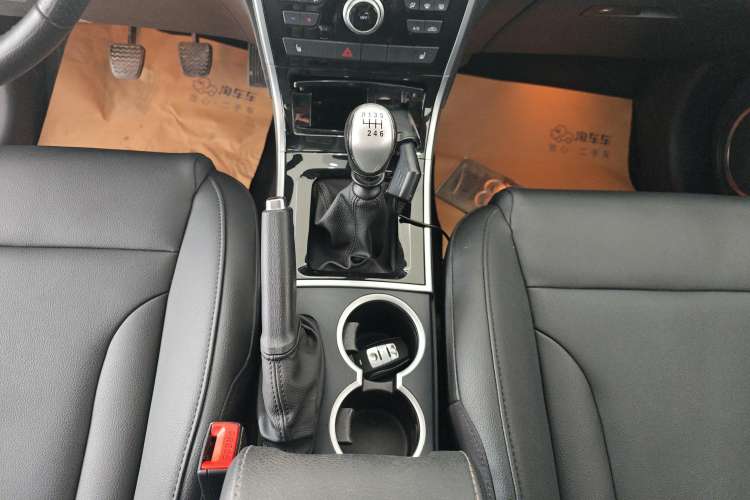 Used Haval H2 2014 1.5T Manual Two-Wheel Drive Elite Edition Gear Lever