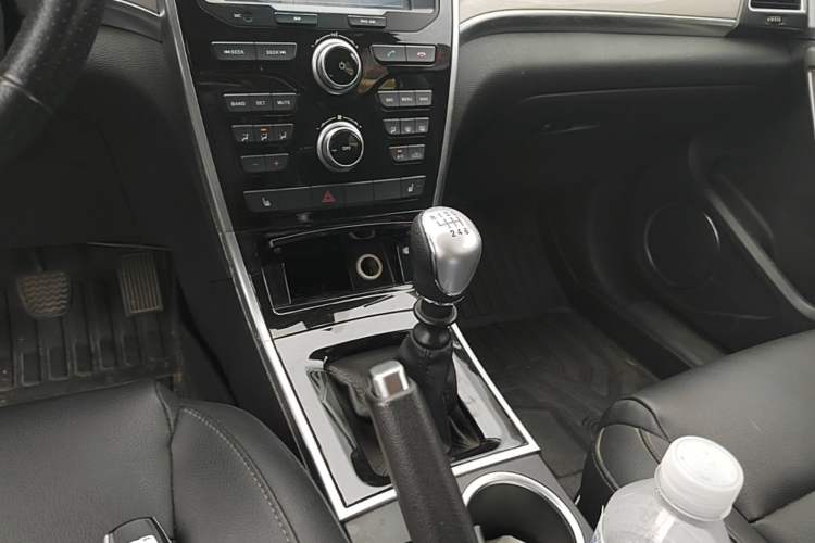 Used Haval H2 2014 1.5T Manual Two-Wheel Drive Elite Edition Gear Lever