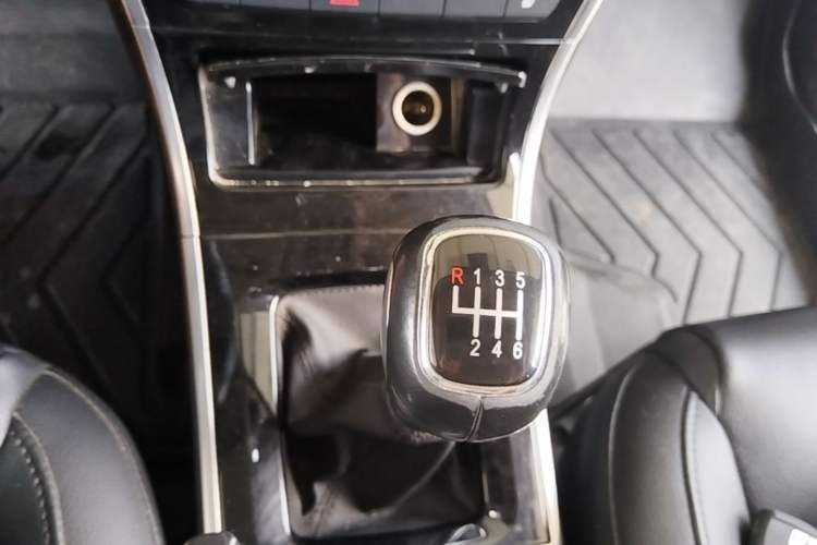 Used Haval H2 2014 1.5T Manual Two-Wheel Drive Elite Edition Gear Lever
