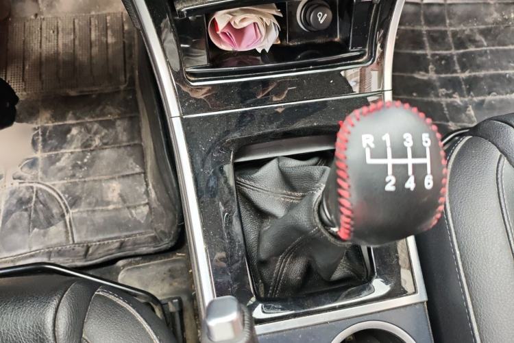 Used Haval H2 2014 1.5T Manual Two-Wheel Drive Elite Edition Gear Lever