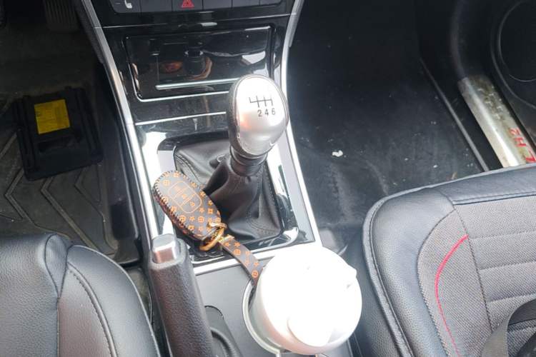 Used Haval H2 2014 1.5T Manual Two-Wheel Drive Elite Edition Gear Lever