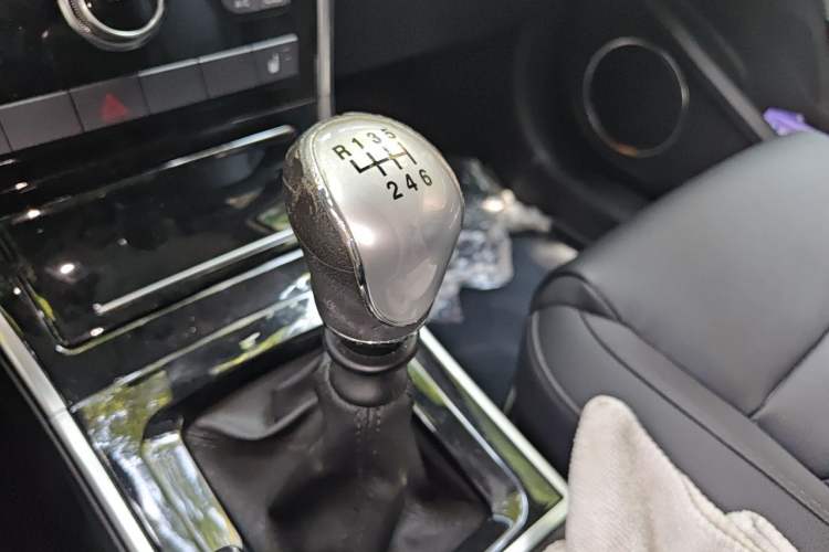 Used Haval H2 2014 1.5T Manual Two-Wheel Drive Elite Edition Gear Lever
